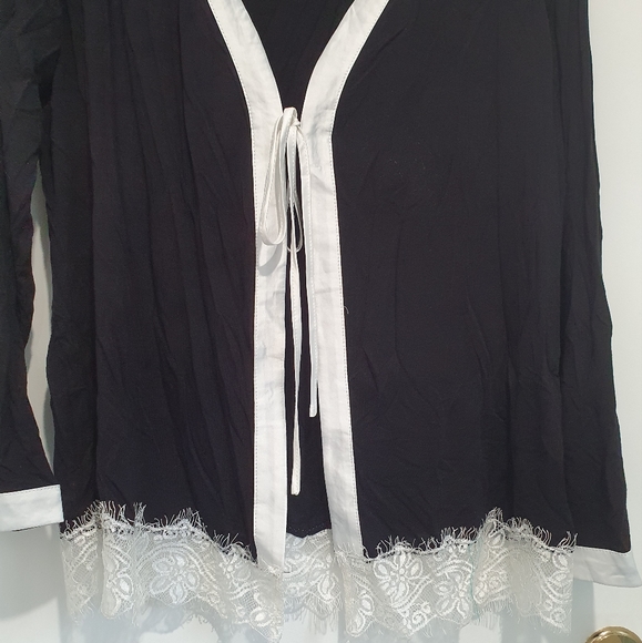 Jane Lameron size M black viscose cover-up with white lace/trim and front tie - Picture 3 of 5
